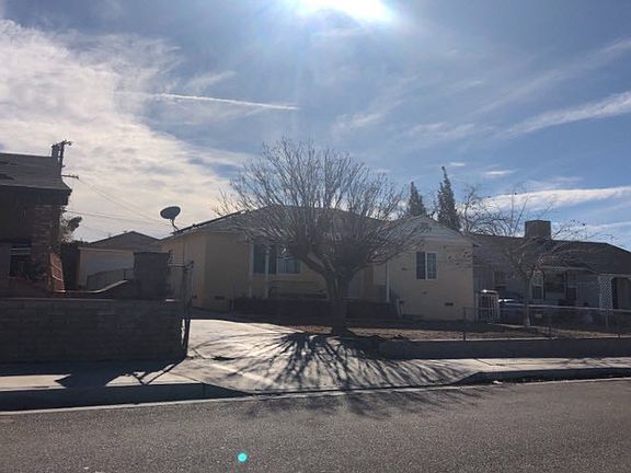 3rd image of 1270 W Buena Vista St