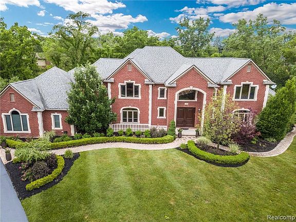 2nd image of 1346 N Carillon Ct