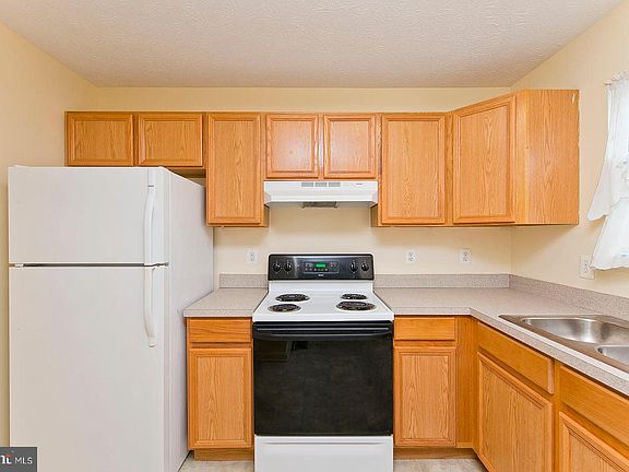 4th image of 159 Equestrian Dr