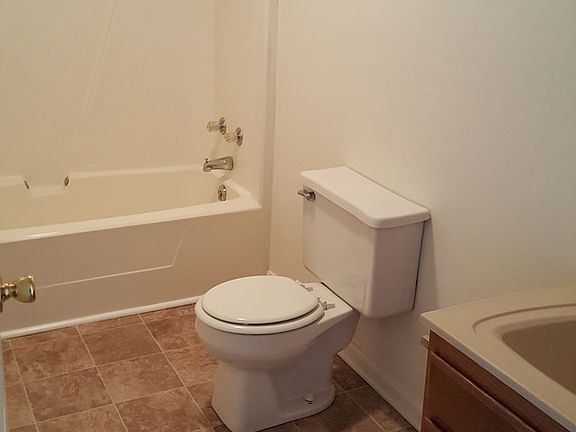 4th image of 303 Half St APT 1