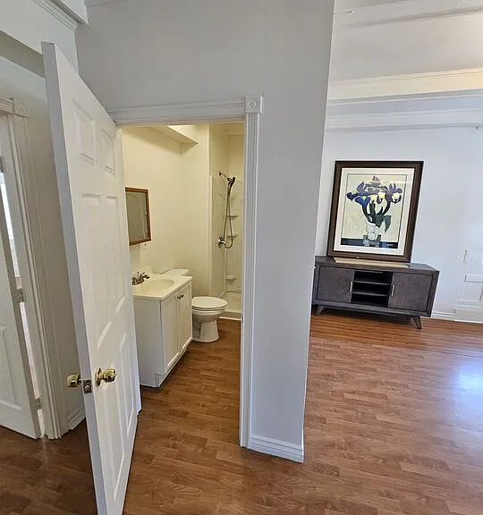1822 S Oxford Ave — Photo 10