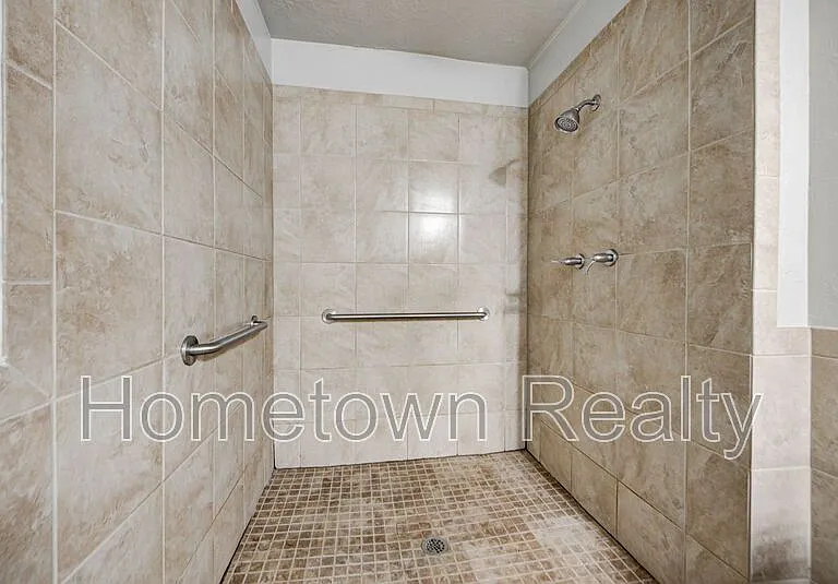 605 W Clarke St — Photo 30
