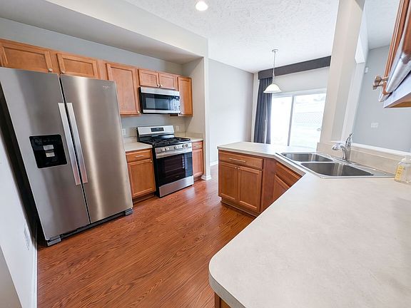 3rd image of 991 Croghan Way