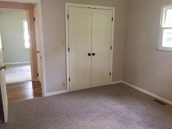 3rd image of 721 Berkley Dr