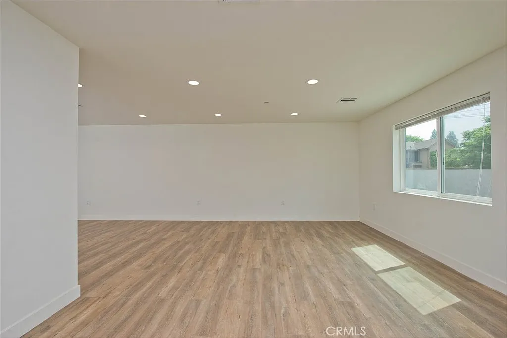 3 bed, 1275 sqft, $3,000 — Photo 4