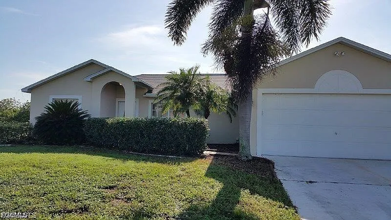 3 bed, 2.0 bath, 1414 sqft, $2,095 — Photo 1