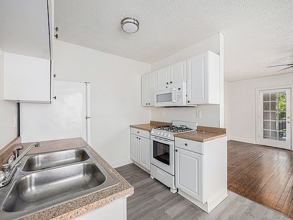 2nd image of 2729 Campbell St #103