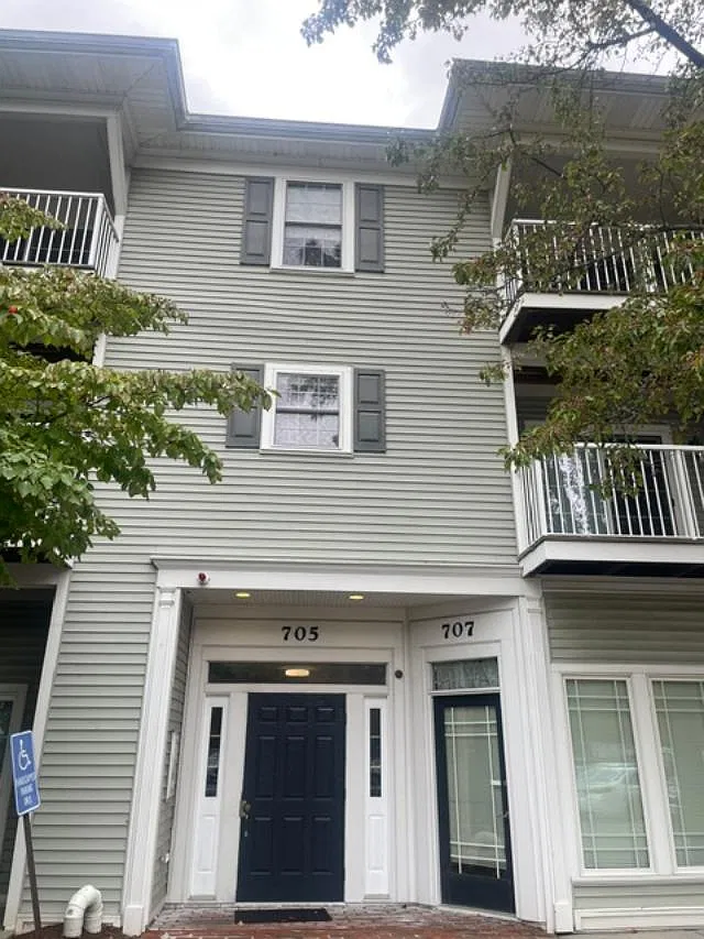 1 bed, 704 sqft, $2,200 — Photo 4