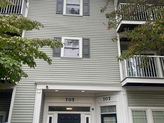 4th image of 705 Washington St Unit E