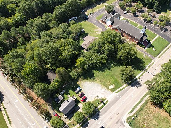 4th image of 403 S Salem St Lot 63