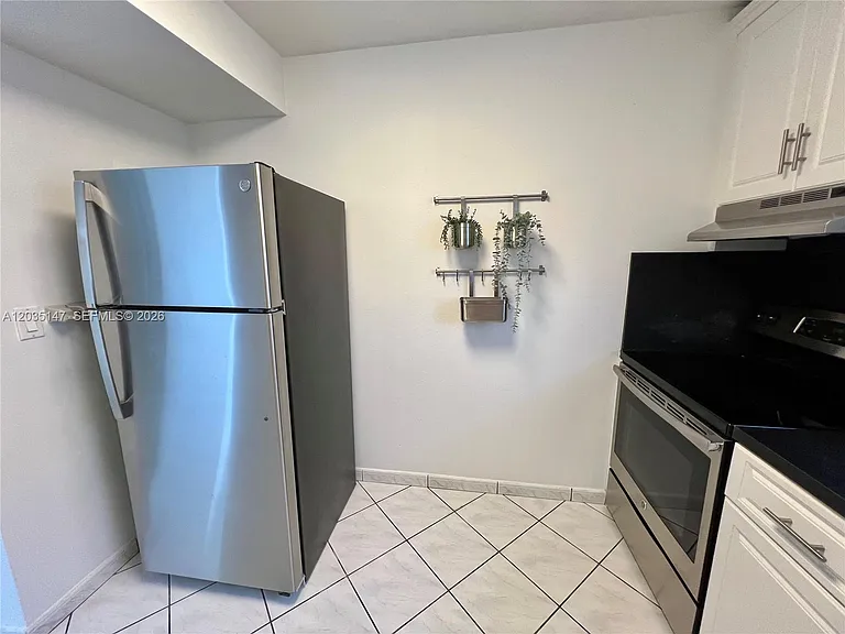 821 Euclid Ave #304 — Photo 15