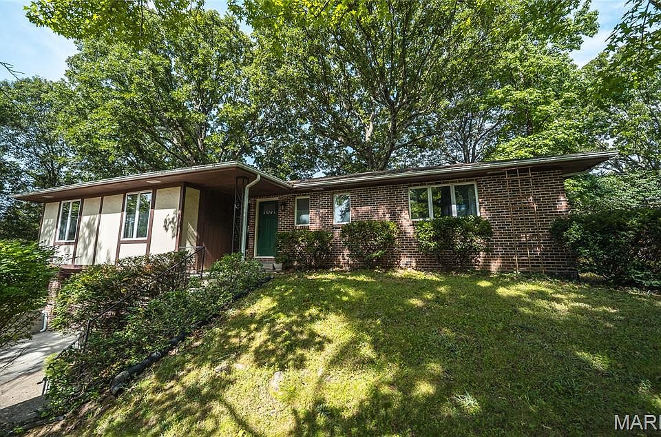 1st image of 805 Cedar Hill Ct