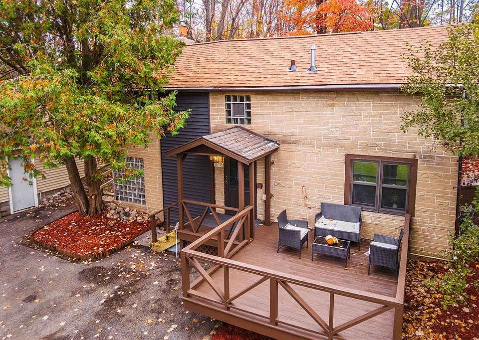 Top view of wood deck for unit 1613.
