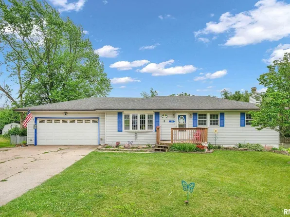 35 Sunny Hill Dr, Orion, IL 61273