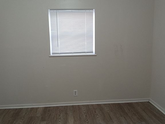 4th image of 913 Summit St APT 1