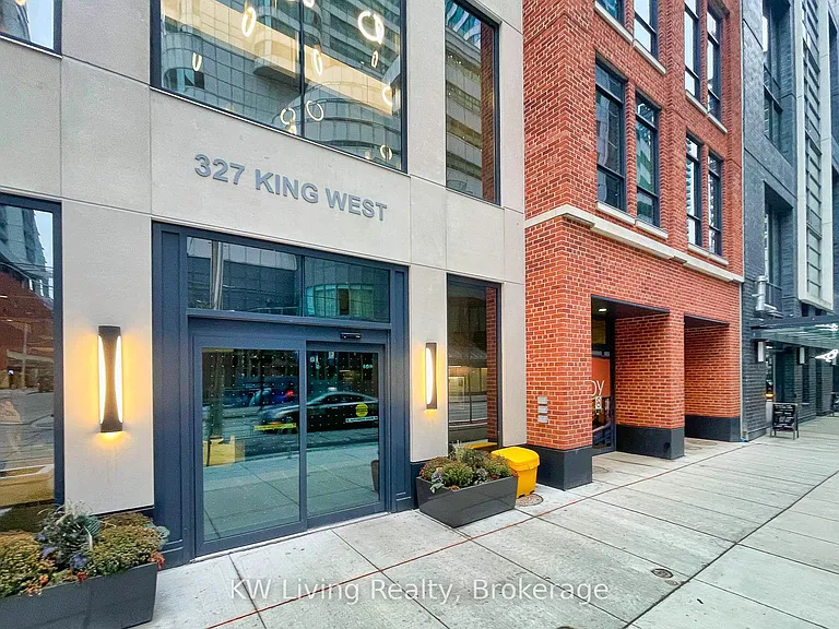 327 King St W #1302 — Photo 29