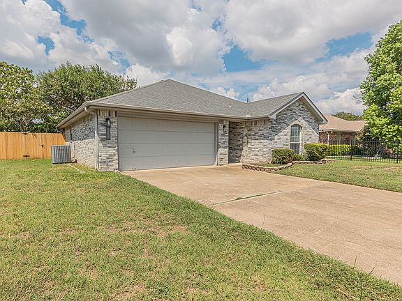 5th image of 4409 Bowles Dr