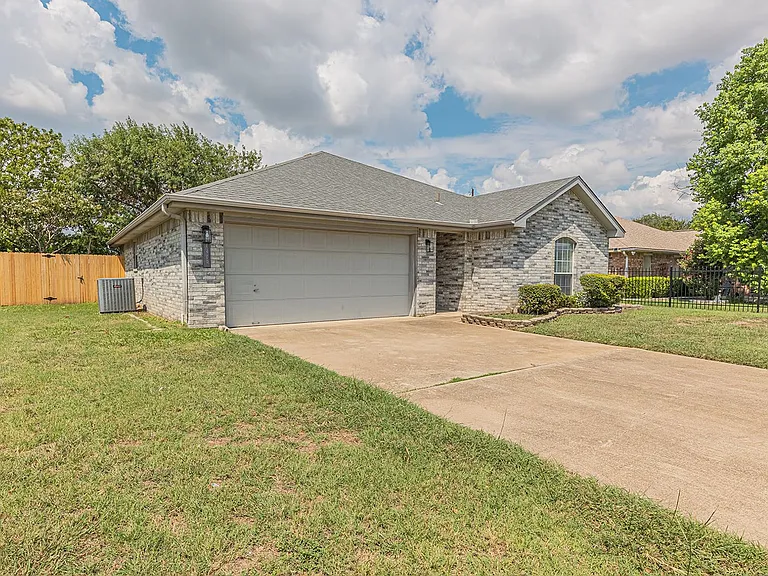 4409 Bowles Dr — Photo 5