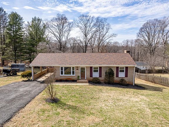 2nd image of 1711 Danbury Dr