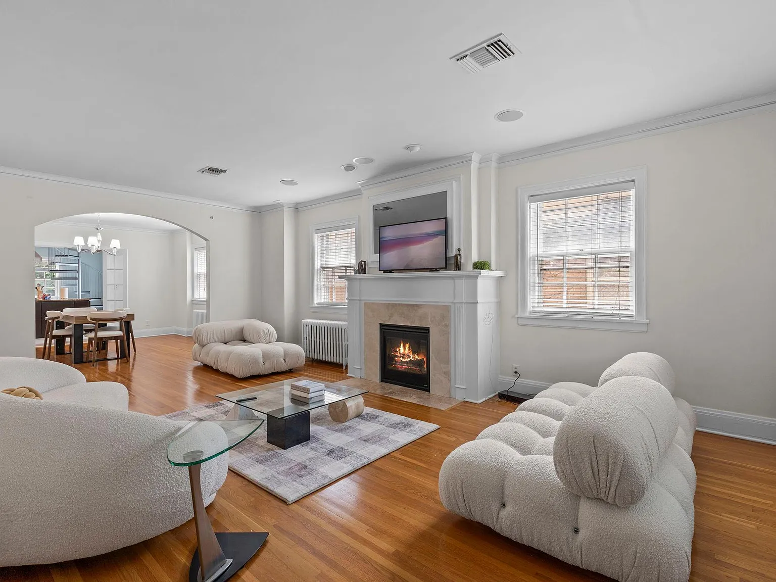 3 bed, 2.5 bath, 2820 sqft, $4,600 — Photo 3