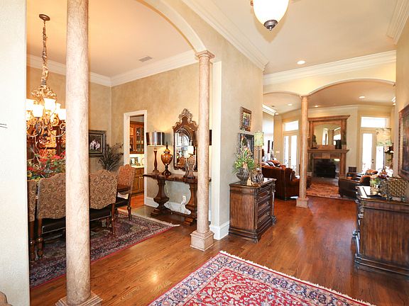 4th image of 2111 Holly Creek Dr