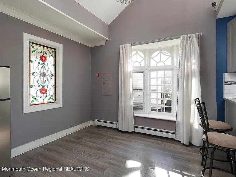 424 Seaman Ave — Photo 9