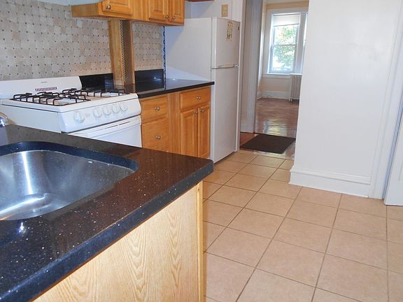 3rd image of 3176 36th St