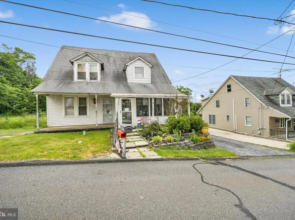 24 Upper Beechwood Ave, Pottsville, PA 17901