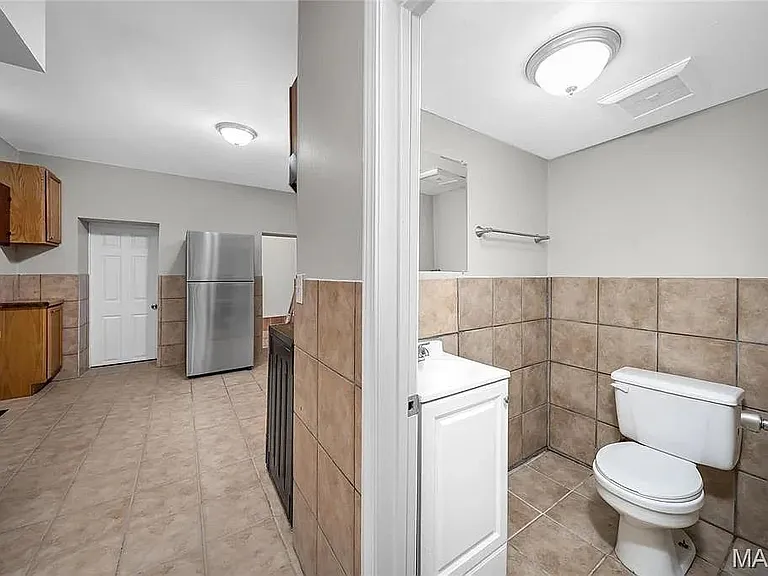 709 Dammert Ave — Photo 12