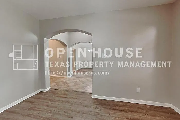 2922 Maple Bend Dr — Photo 3