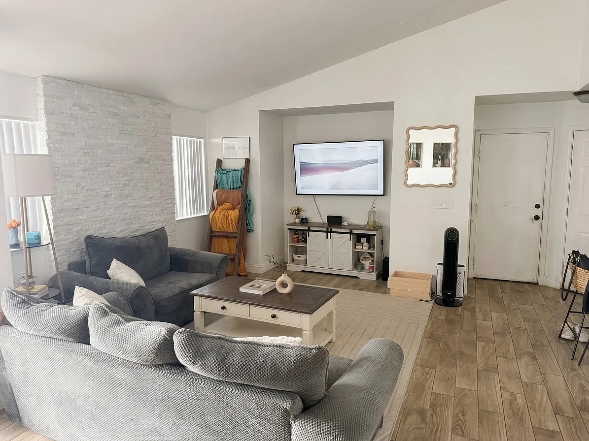 2 bed, 985 sqft, $2,450 — Photo 3