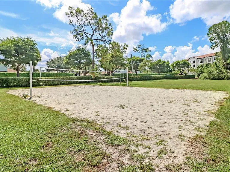 1466 Vintage Ln — Photo 35