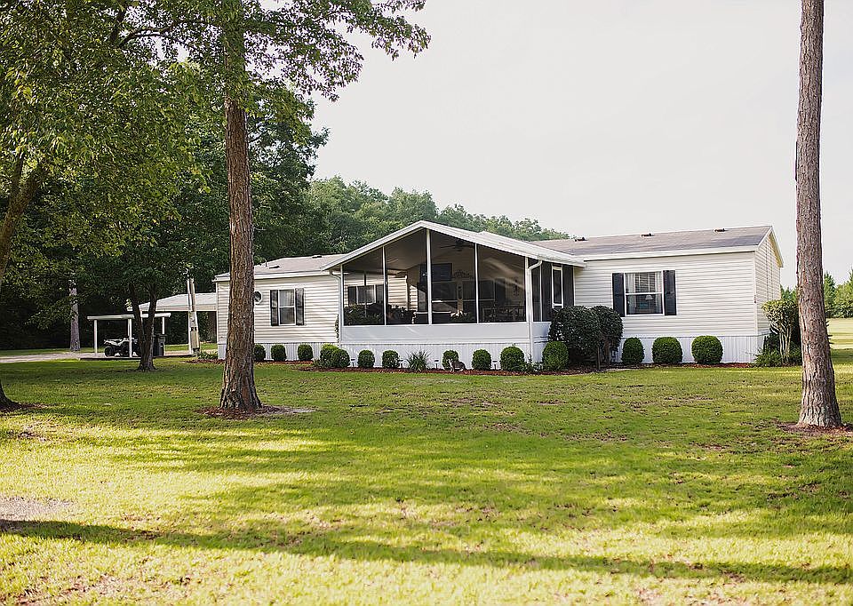 1st image of 304 NE Pampas Dr