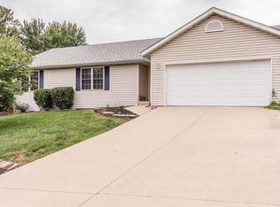 977 Holyoke Dr, O Fallon, IL 62269