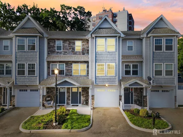 322 McGuire Pl, Perth Amboy, NJ 08861