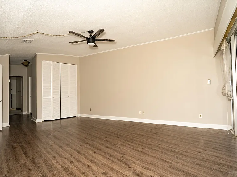 823 S Water St #5F — Photo 6