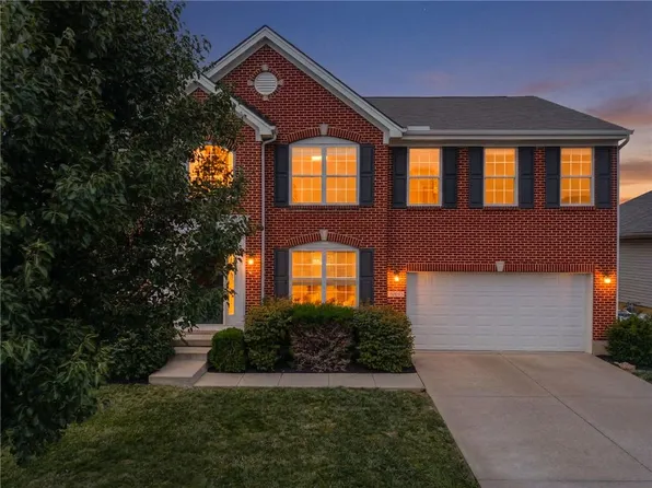 5061 Dayflower Dr, Tipp City, OH 45371