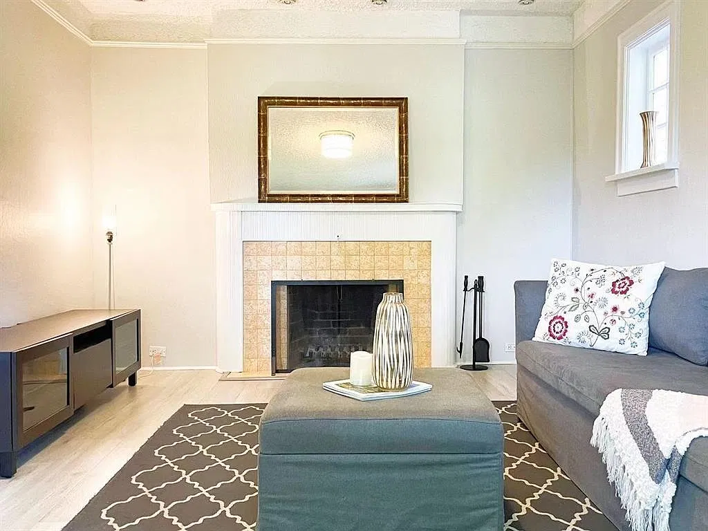 4 bed, 1600 sqft, $4,600 — Photo 2