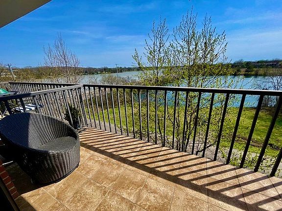 3rd image of 200 Sanders Ferry Rd APT 1405