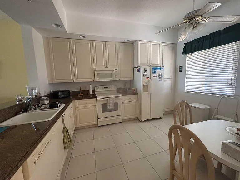 15 Harbour Isle Dr W #Penthouse 05 — Photo 2