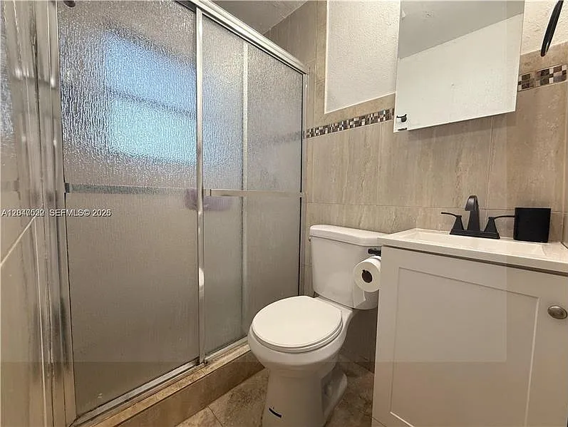 4 bed, $6,500 — Photo 4