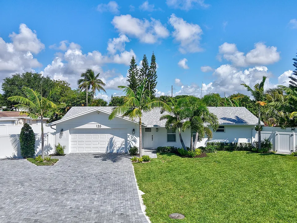 135 SE 28th Ct