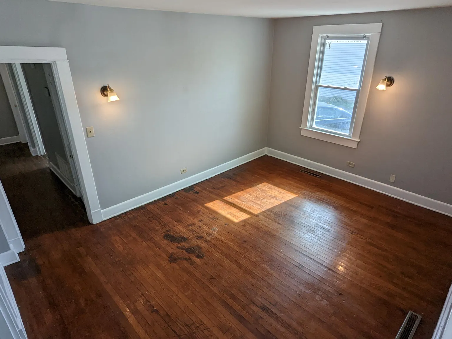 3 bed, 1250 sqft, $1,715 — Photo 2