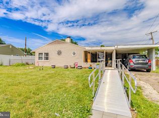 6 Gamewood Rd, Levittown, PA 19057