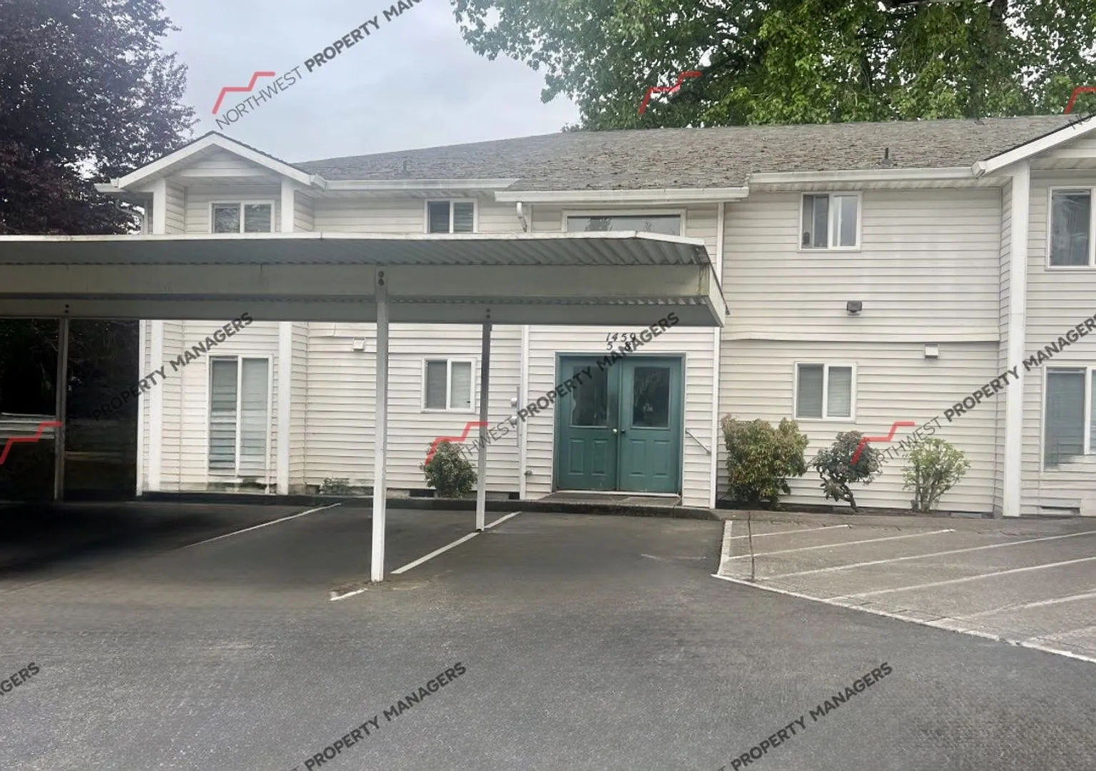 R294 Rivers Edge Apartments — Photo 2