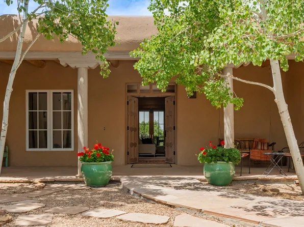 741 Placita Santa Fe, Santa Fe, NM 87505