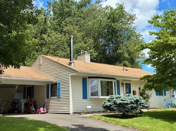 221 Devon Rd, Fairless Hills, PA 19030