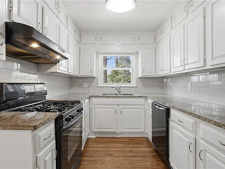 2467 Elmwood Cir SE — Photo 24