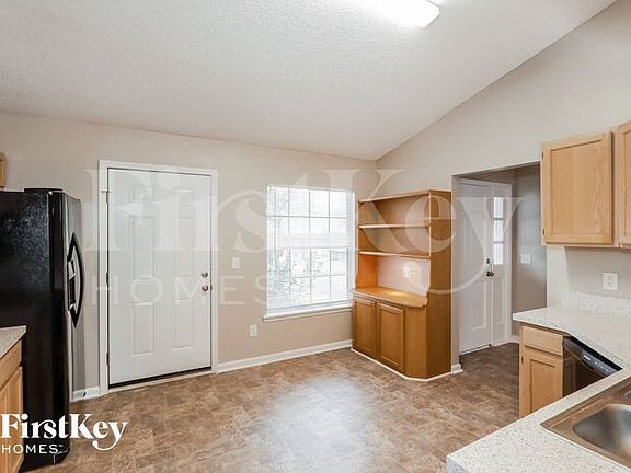 3rd image of 8025 Macinnes Dr