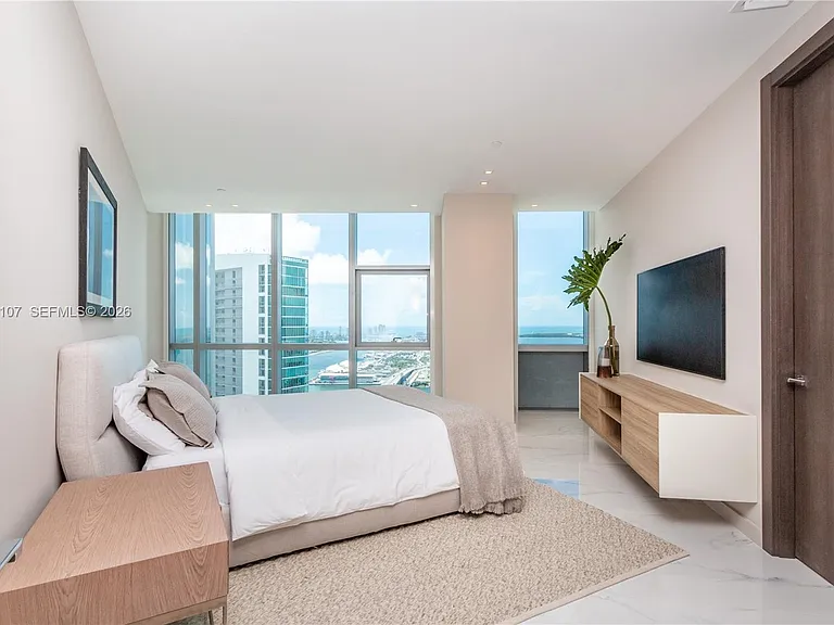 851 NE 1st Ave #Penthouse 4611-4611 — Photo 37